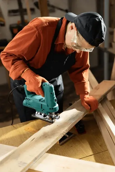 Corte Curvo de Tablero con Sierra Caladora