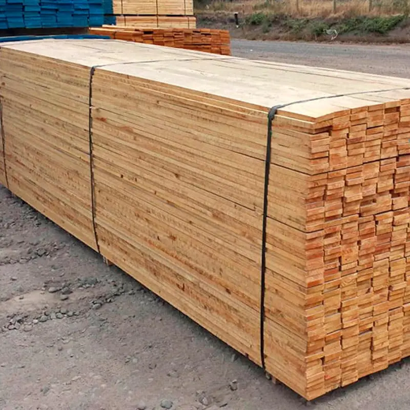 Paquete de madera seca cepillada en bodega, listo para comprar madera dimensionada online en Ferrenova.
