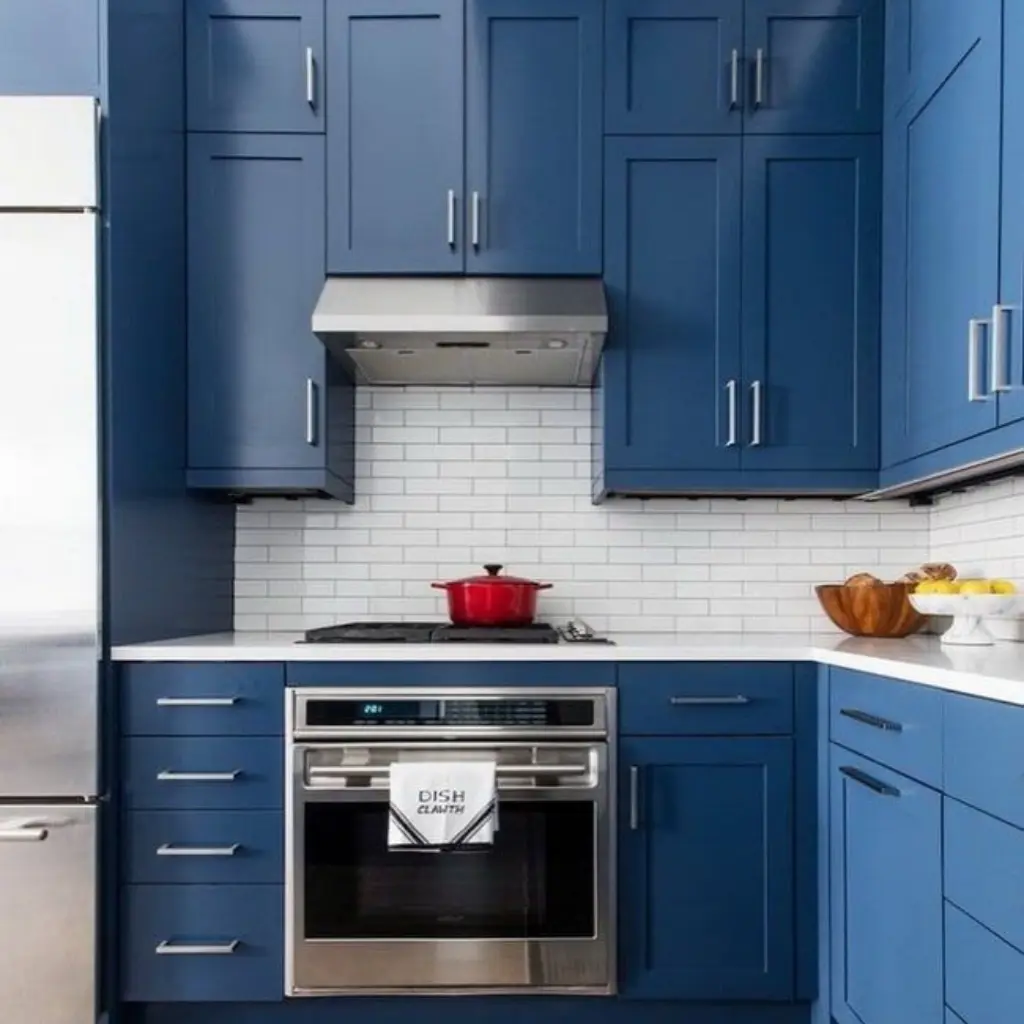 construidos con tableros de MDF Dimensionado a Medida y acabado mate.